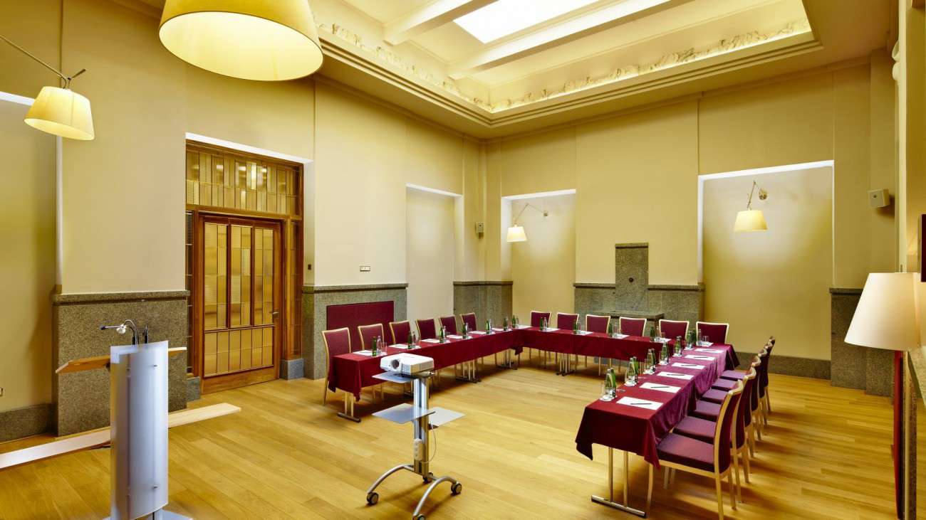 布拉格马克大酒店-立鼎世酒店集团 设施 照片 The interior of the main conference room